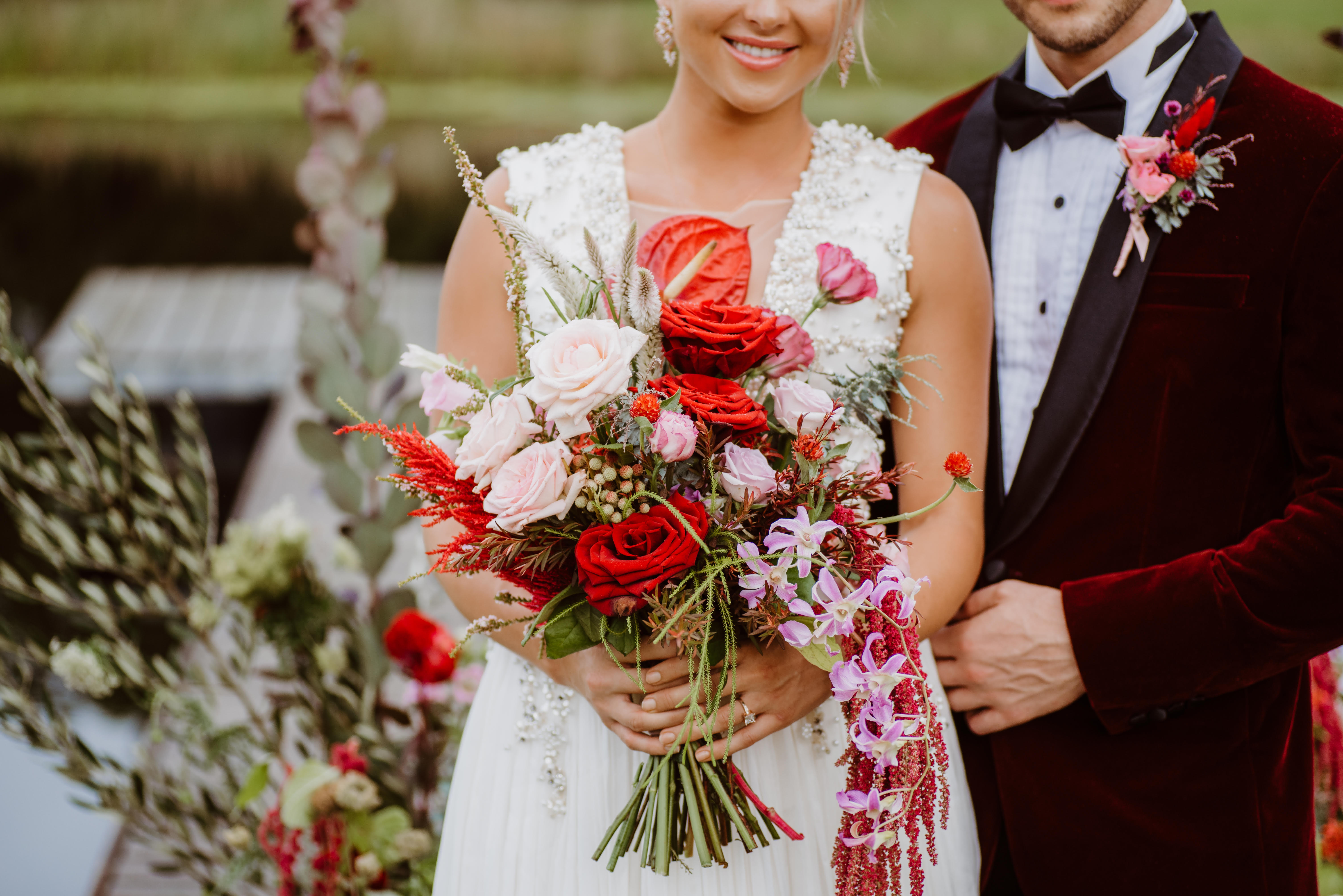 Wedding flowers and bouqets for creative brides